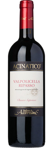 Acinatico Valpolicella Ripasso rødvin. Flasken har en rød kapsel på toppen.